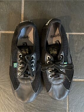 Taygra indoor & outdoor black dance shoes/sneakers Brazil 37 / EUR 38